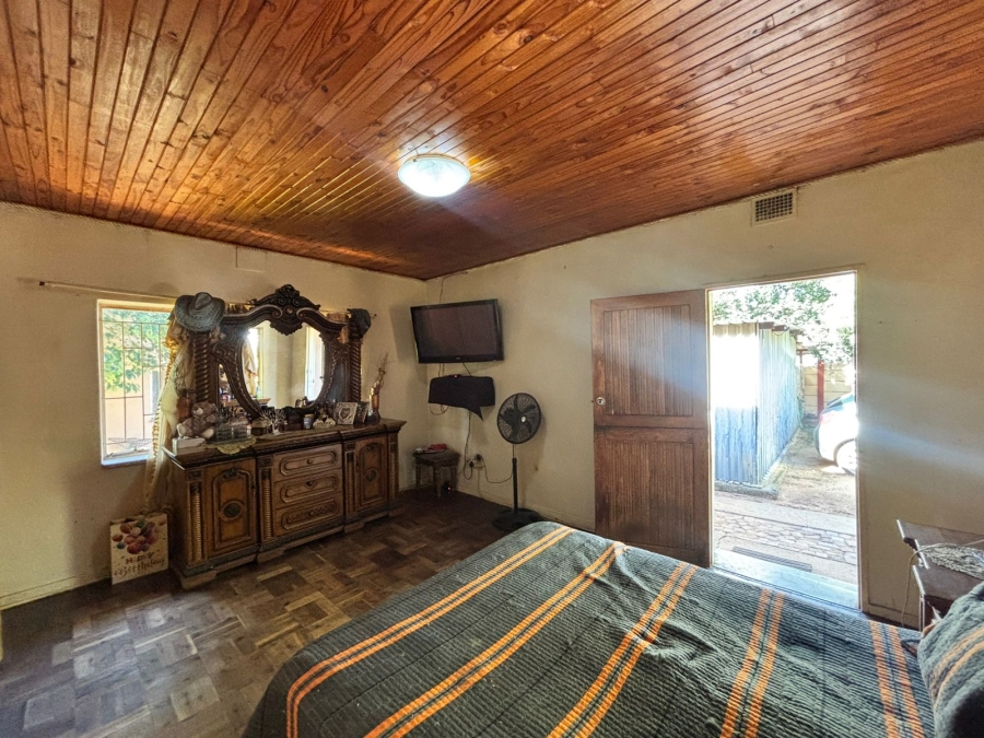6 Bedroom Property for Sale in Songloed North West